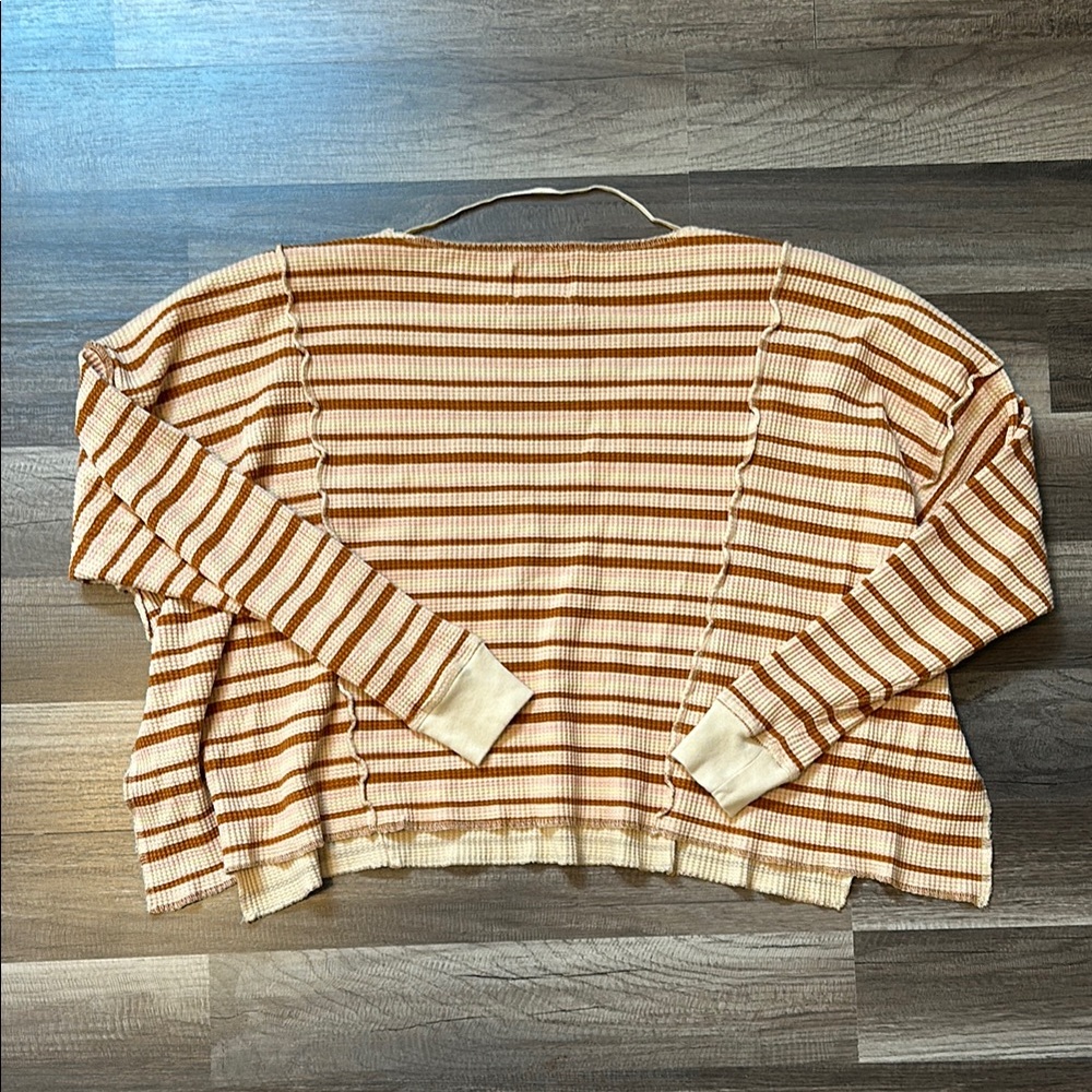 Striped V-Neck Ribbed Top - Picture 4 of 4